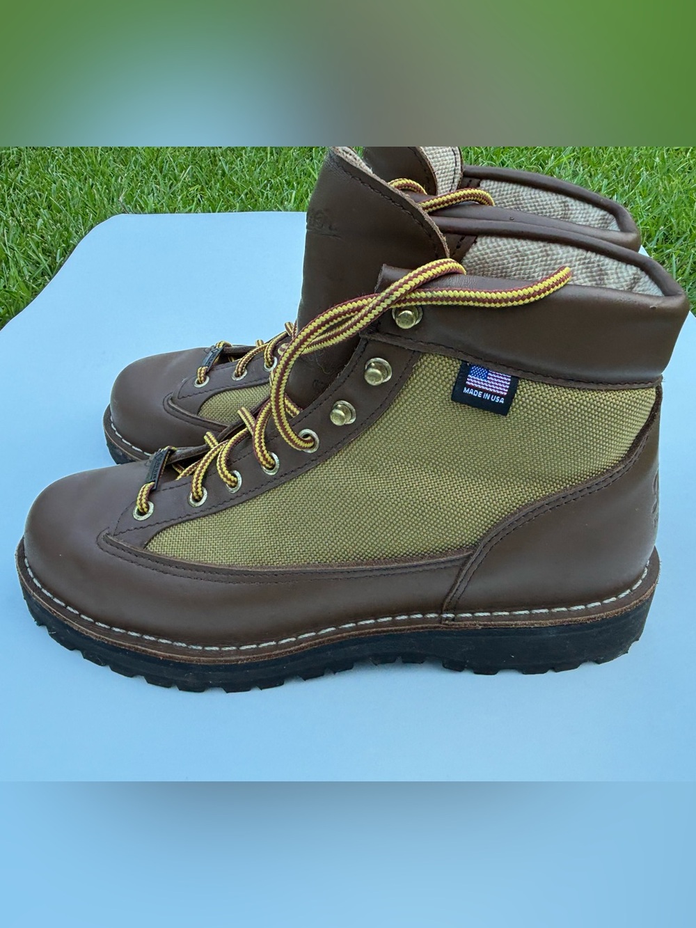Danner Light Men’s Gore Tex Boots, Khaki, Size 10.5